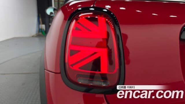 Mini Cooper S Convertible 2021 — Photo 2/31
