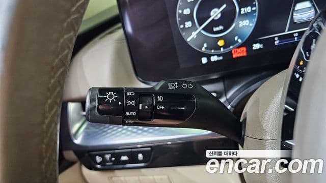 Kia Carnival 2021 — Şəkil 25/30