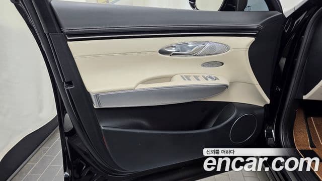 Genesis GV70 2023 — Şəkil 18/34