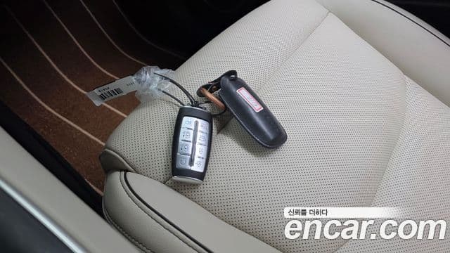 Genesis GV70 2023 — Şəkil 30/34