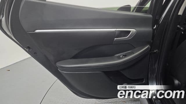 Hyundai Sonata Hybrid 2022 — Şəkil 24/32