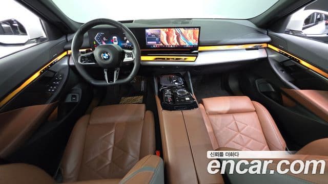 BMW 5 Series 2025 — Фото 10/20