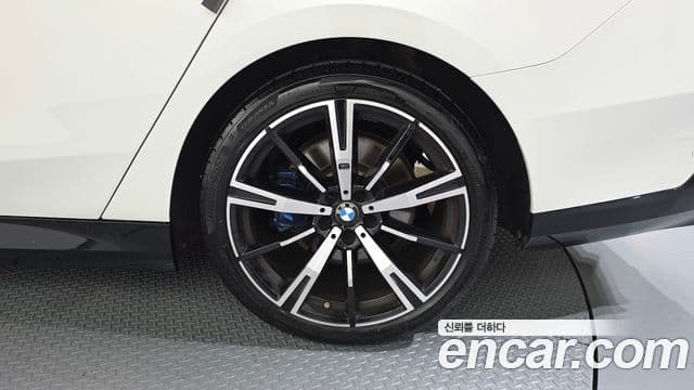 BMW 5 Series 2025 — Şəkil 9/34