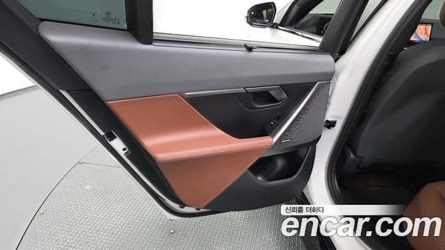 BMW 5 Series 2025 — Şəkil 18/34