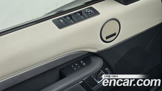 Land Rover Discovery 5 2021 — Фото 17/20