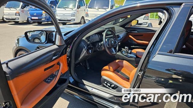 BMW M5 2018 — Şəkil 10/20