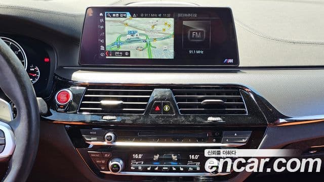 BMW M5 2018 — Şəkil 14/20