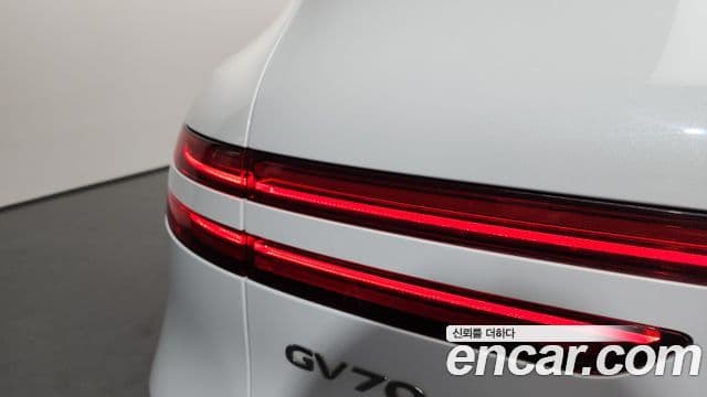 Genesis GV70 2022 — Şəkil 24/36