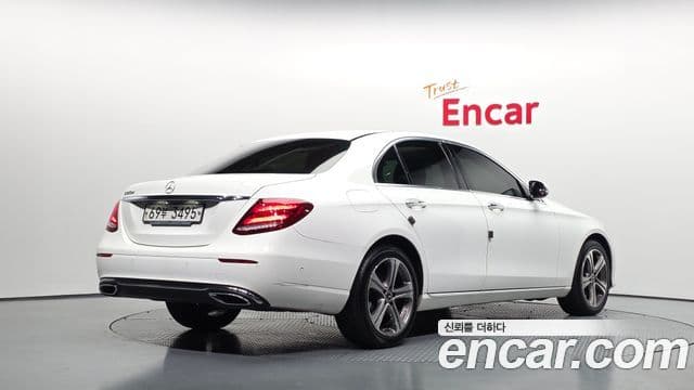 Mercedes-Benz E-Class 2018 — ფოტო 1/20