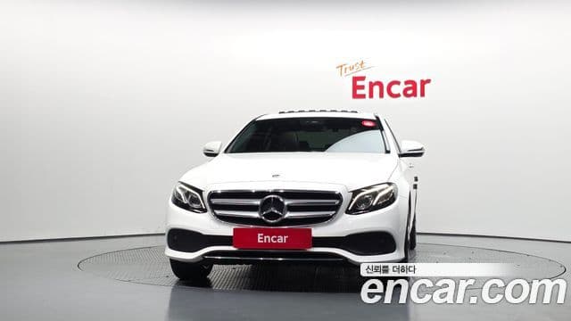Mercedes-Benz E-Class 2018 — ფოტო 7/20