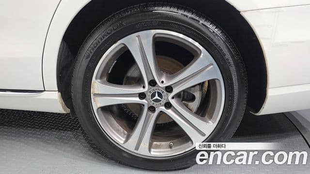 Mercedes-Benz E-Class 2018 — ფოტო 9/20