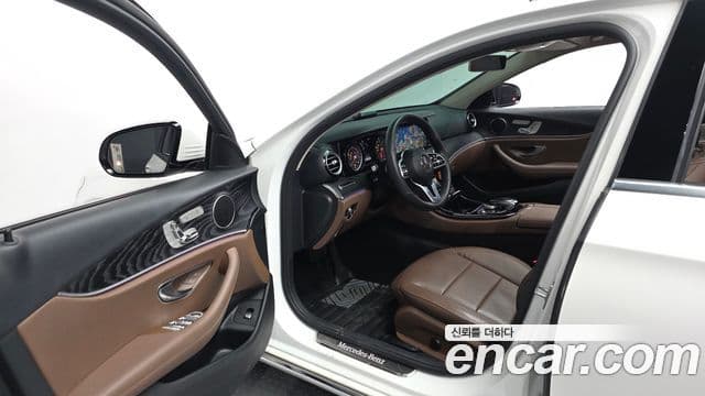 Mercedes-Benz E-Class 2018 — ფოტო 12/20