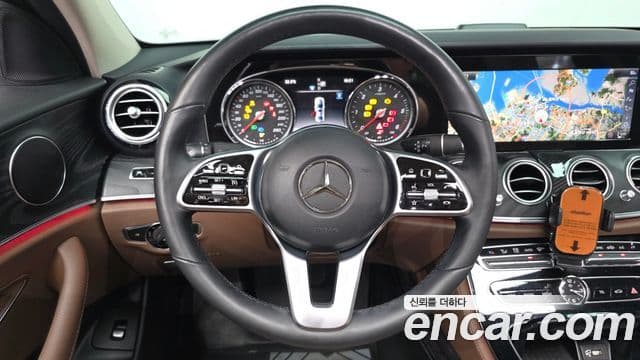 Mercedes-Benz E-Class 2018 — ფოტო 19/20