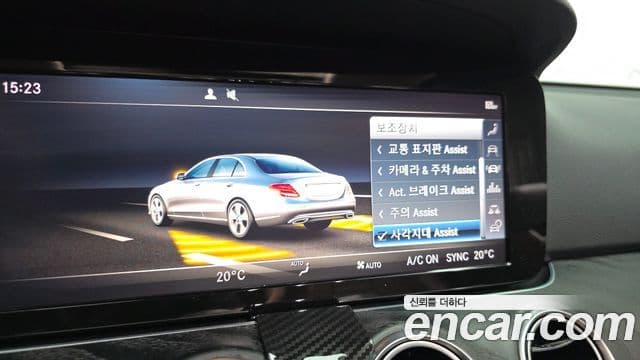 Mercedes-Benz E-Class 2018 — ფოტო 18/20