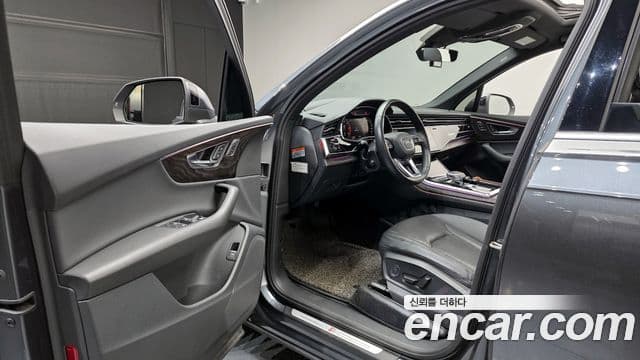 Audi Q7 2021 — Şəkil 10/20