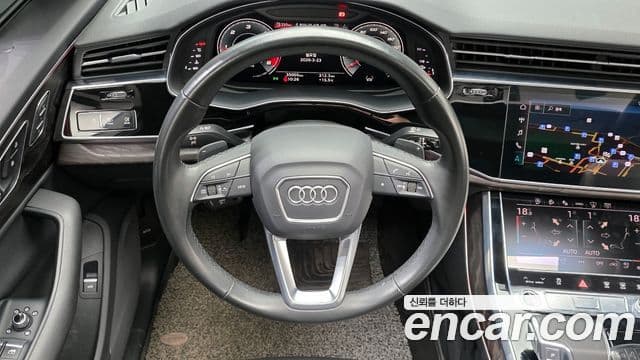 Audi Q7 2021 — Şəkil 13/20