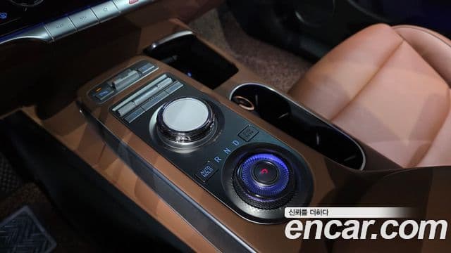 Genesis GV70 2023 — Photo 16/35
