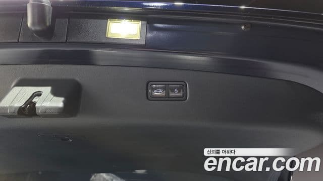 Genesis GV70 2023 — Photo 32/35
