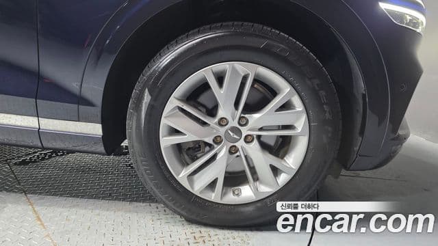Genesis GV70 2023 — Photo 13/35