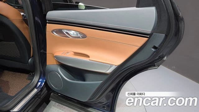 Genesis GV70 2023 — Photo 23/35