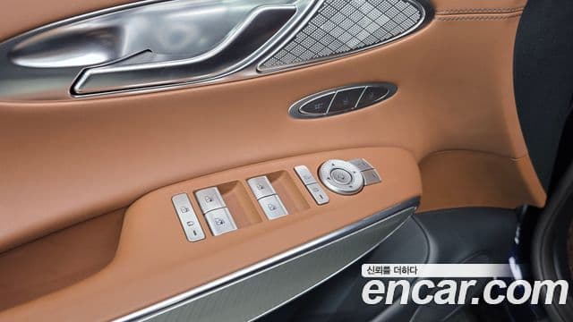 Genesis GV70 2023 — Photo 11/35
