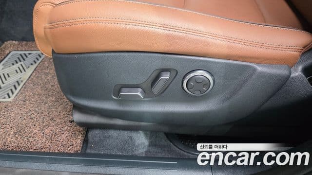 Genesis GV70 2023 — Photo 19/35