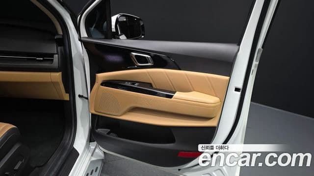Kia Carnival 2022 — Photo 14/35