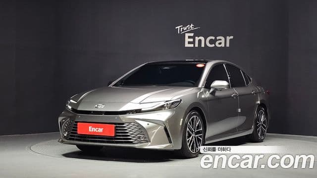 Toyota Camry 2025 — ფოტო 32/33