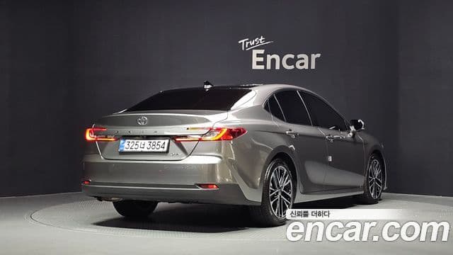 Toyota Camry 2025 — ფოტო 4/33