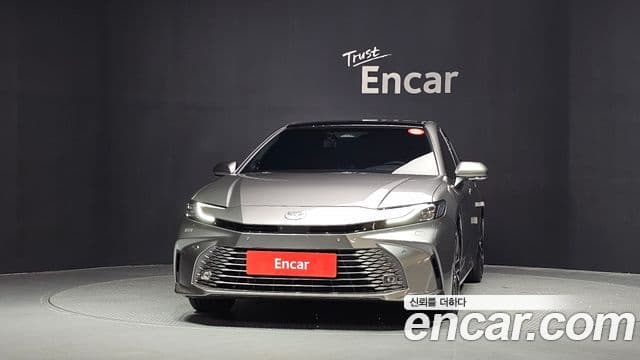 Toyota Camry 2025 — ფოტო 24/33