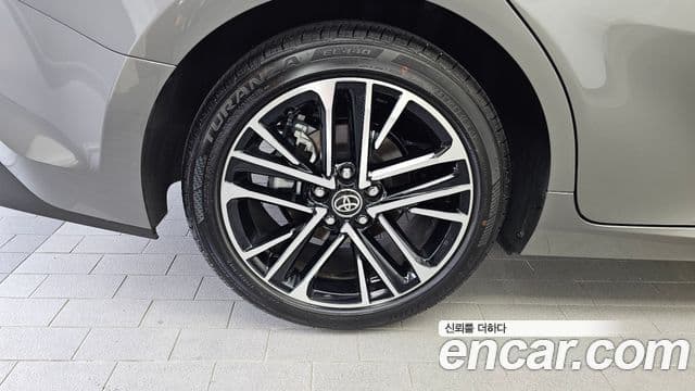 Toyota Camry 2025 — ფოტო 29/33
