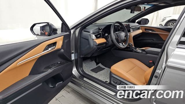 Toyota Camry 2025 — ფოტო 27/33