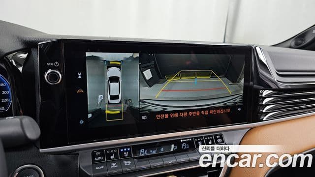 Toyota Camry 2025 — ფოტო 33/33