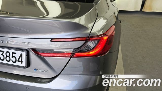 Toyota Camry 2025 — ფოტო 20/33