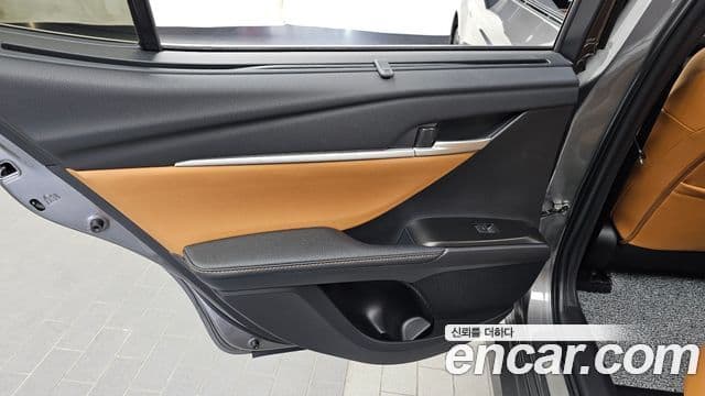 Toyota Camry 2025 — ფოტო 28/33