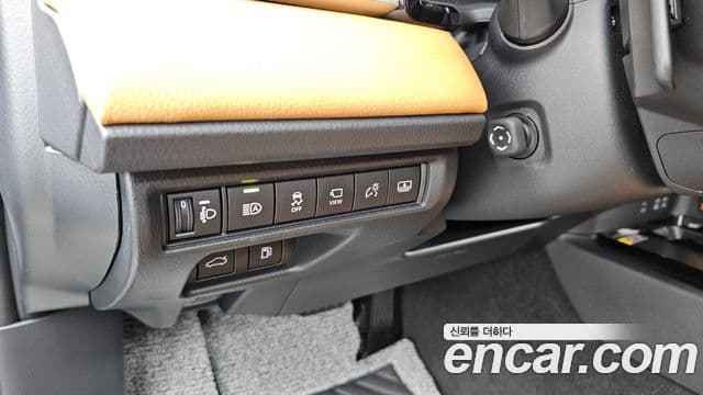 Toyota Camry 2025 — ფოტო 11/33