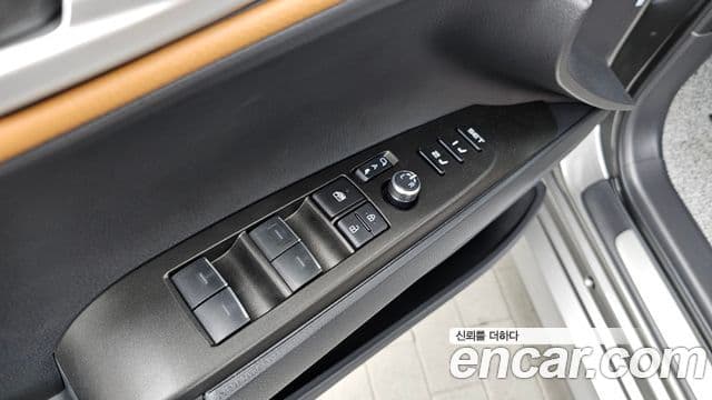 Toyota Camry 2025 — ფოტო 14/33