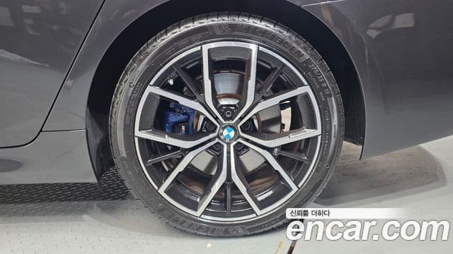 BMW 5 Series 2021 — Photo 6/31