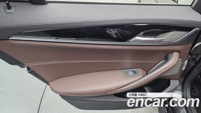 BMW 5 Series 2021 — Photo 29/31