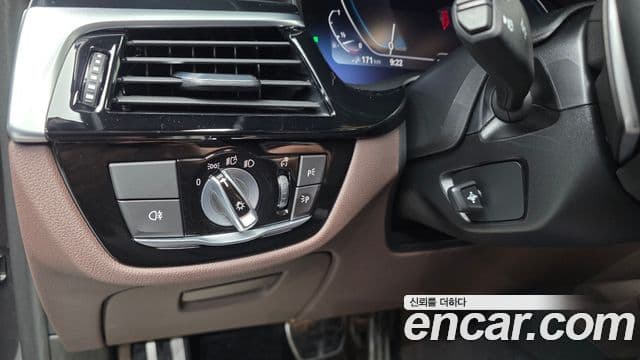 BMW 5 Series 2021 — Photo 15/31