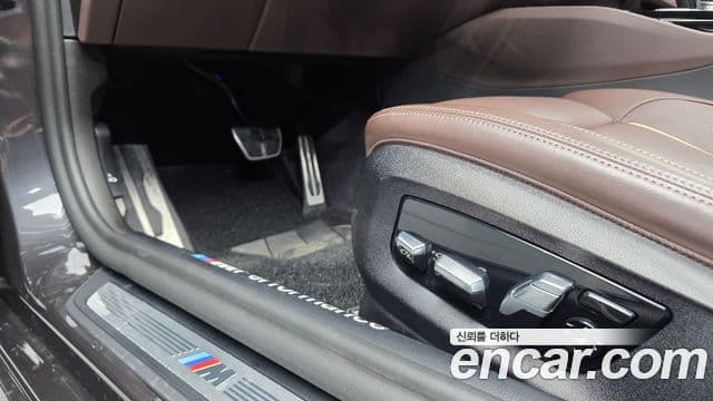BMW 5 Series 2021 — Photo 10/31