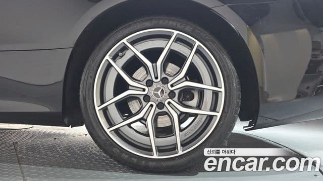 Mercedes-Benz E-Class 2023 — Photo 24/34