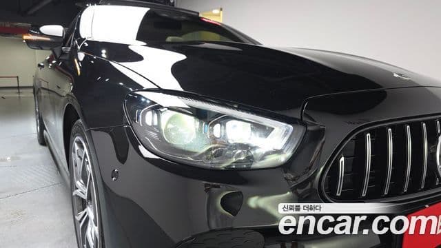 Mercedes-Benz E-Class 2023 — Photo 33/34