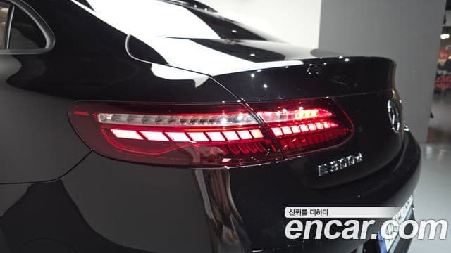 Mercedes-Benz E-Class 2023 — Photo 23/34
