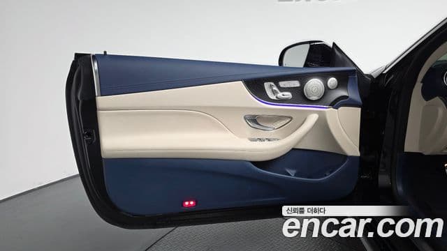 Mercedes-Benz E-Class 2023 — Photo 1/34