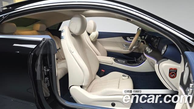 Mercedes-Benz E-Class 2023 — Photo 32/34