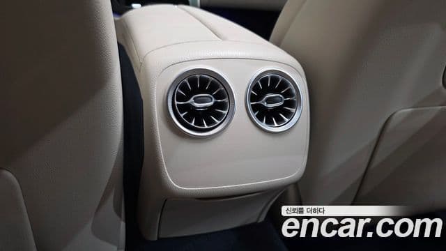 Mercedes-Benz E-Class 2023 — Photo 12/34