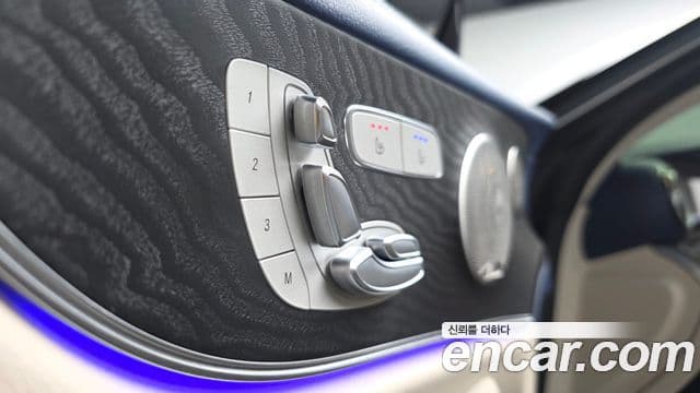 Mercedes-Benz E-Class 2023 — Photo 3/34
