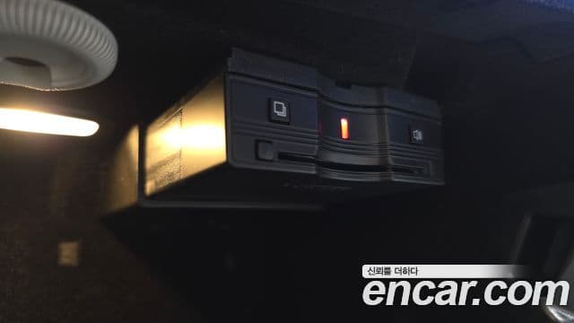 Mercedes-Benz E-Class 2023 — Photo 2/34