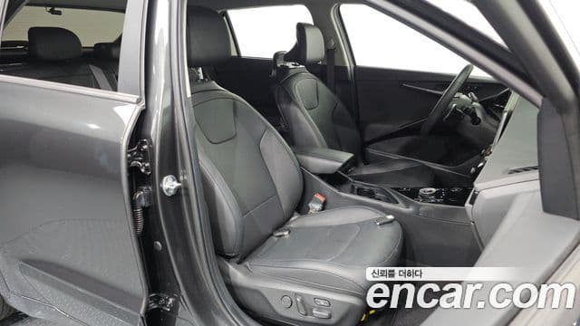 Kia Niro 2023 — фото 12 из 20